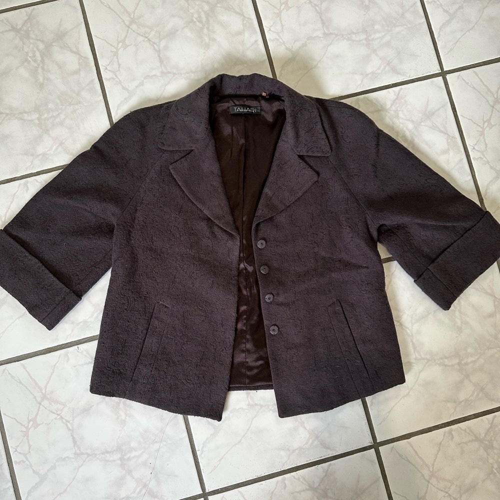 Tahari cropped blazer